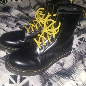 Womens Size 9 Classic Lace Up Doc Martens
